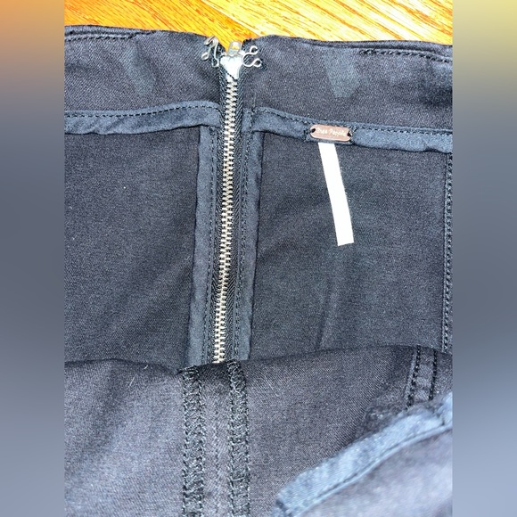 Free People Stretchy Black Mini Skirt with Zipper Closure in Back NWT — 8 - Picture 3 of 6